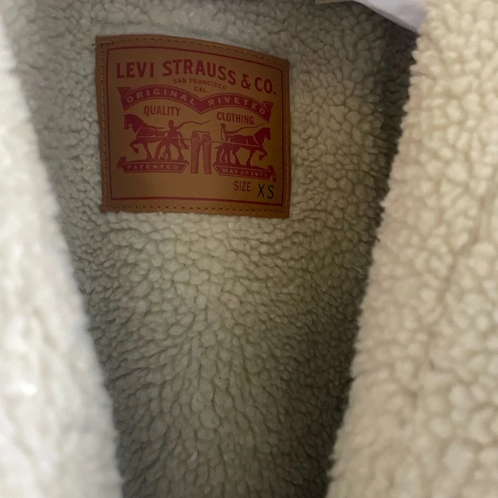 Levi's Sherpa Jacket - Picture 4 of 6
